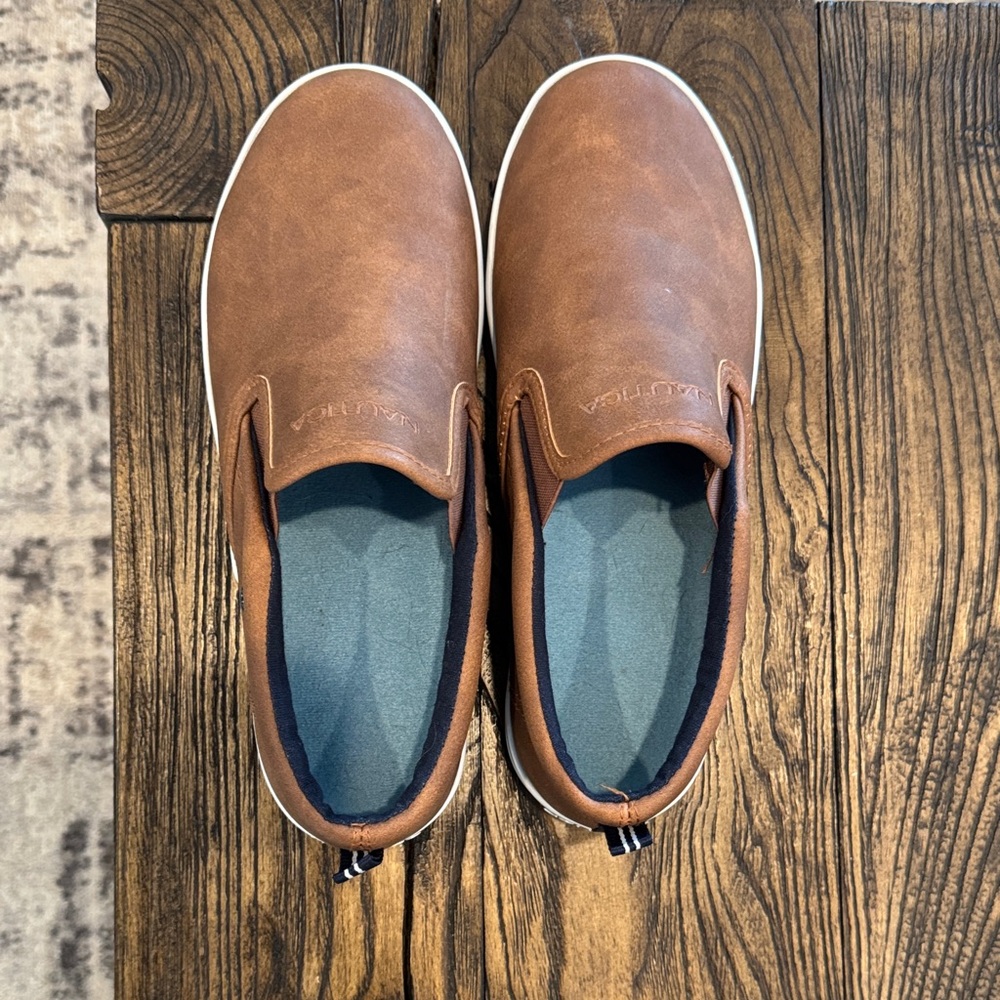 Nautica. Slip ons.